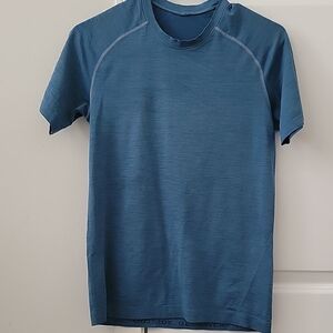 Lululemon Men's Dusty Blue Sz XS Shirt